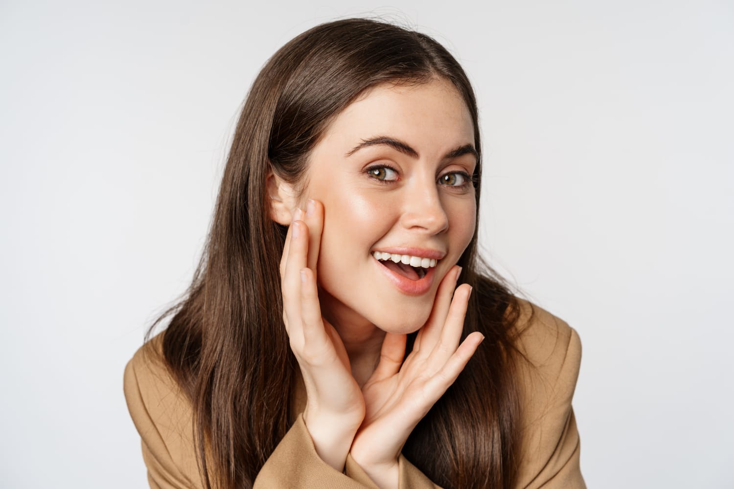Do You Know These 6 Advantages Of Using A Face Toner how-to-apply-moisturizer-with-sunscreen-youtube